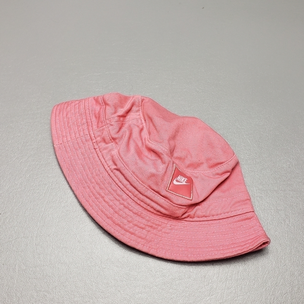 nike girls pink bucket hat size 4-7 years